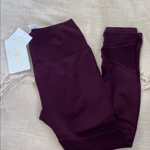 brand new fabletics leggings !!